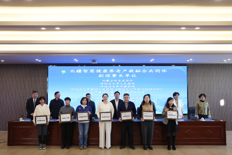 授牌1.jpg 授牌1.jpg